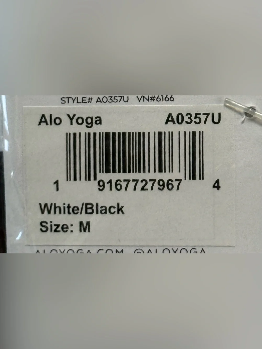 Alo Yoga Throwback Crew Socks White Black Unisex Cotton Crew Socks Size M NWT
